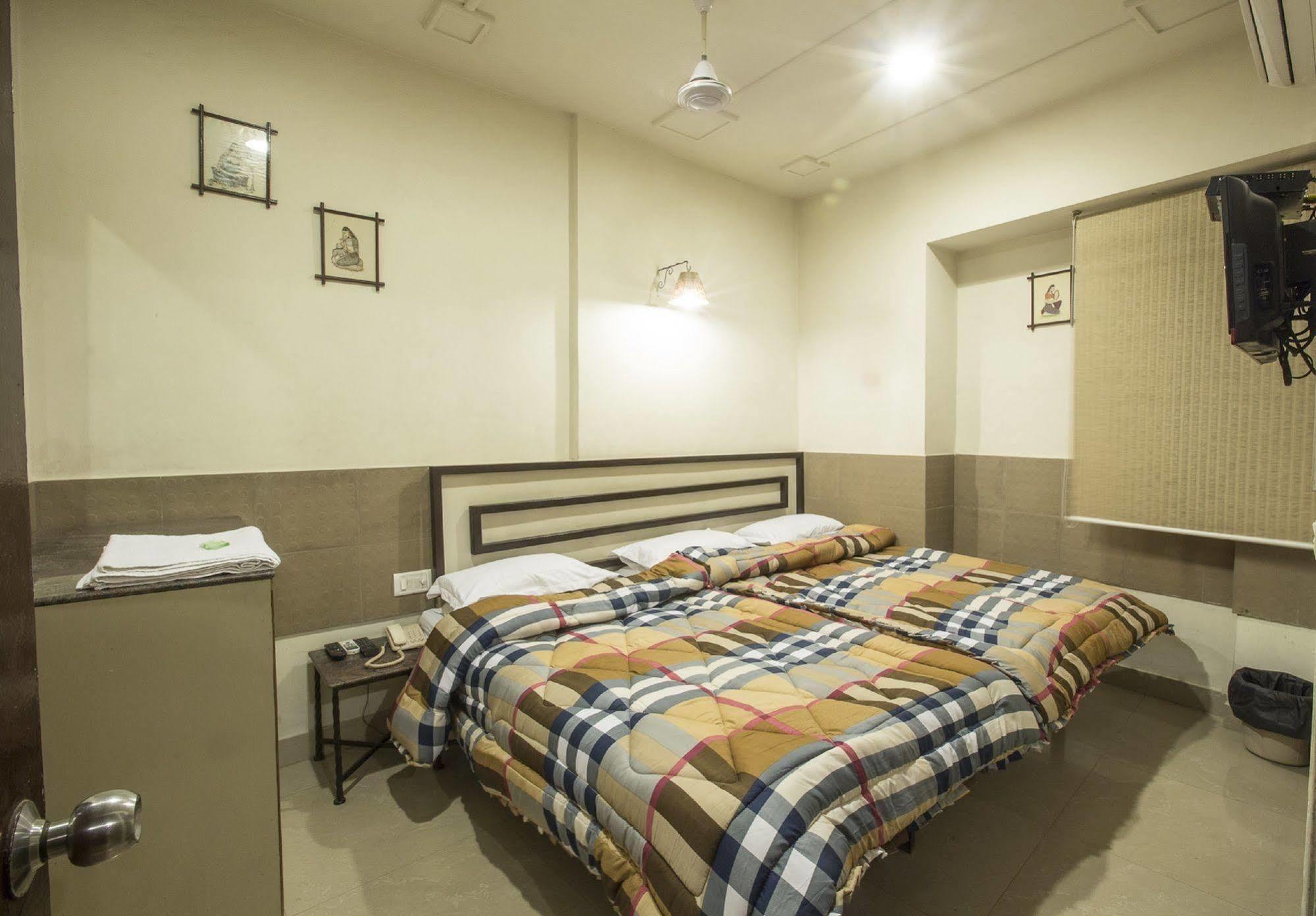 Smyle Inn - Best Value Hotel Near New Delhi Station Экстерьер фото